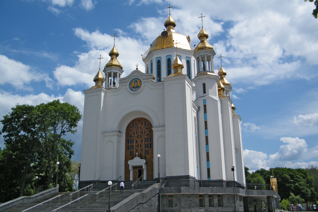 Свято-Воскресенський кафедральний собор — одна з головних православних святинь Рівного та визначна архітектурна пам'ятка міста.